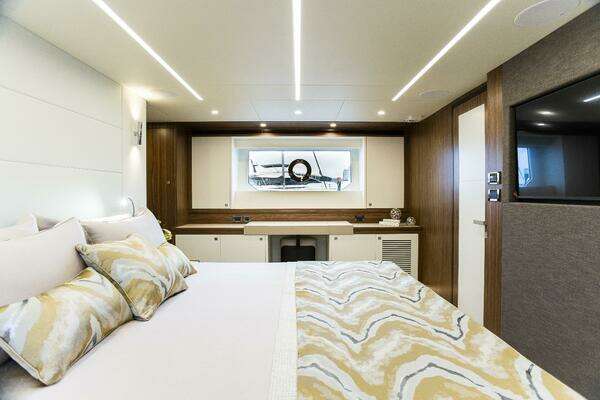 Johnson Skylounge Yacht For Sale