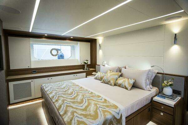 Johnson Skylounge Yacht For Sale