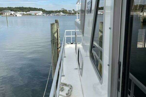 Photo of the 1991 Gibson 37 Standard Houseboat "Sea Dog"