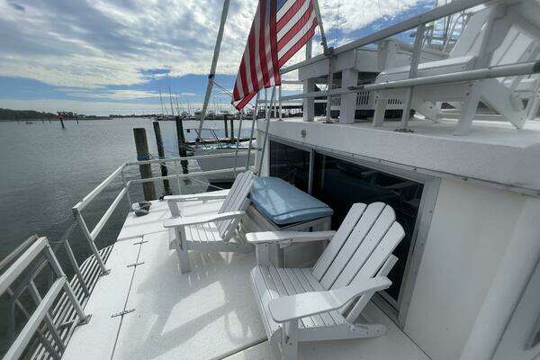 Photo of the 1991 Gibson 37 Standard Houseboat "Sea Dog"