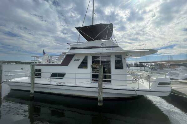 Photo of the 1991 Gibson 37 Standard Houseboat "Sea Dog"