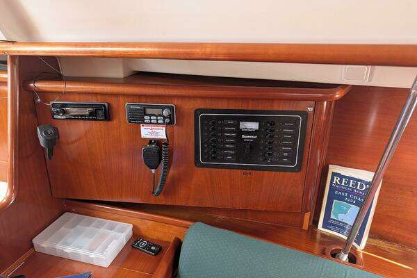 Beneteau Oceanis 331 Yacht For Sale