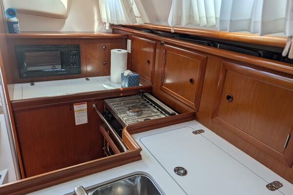 Maho Dreams 33ft Beneteau Yacht For Sale