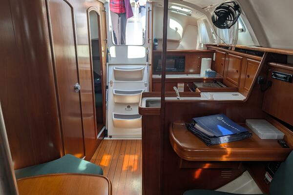 Maho Dreams 33ft Beneteau Yacht For Sale
