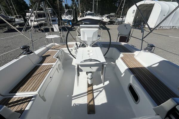 Second Wind 37ft Beneteau Yacht For Sale