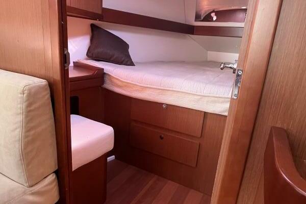 Second Wind 37ft Beneteau Yacht For Sale