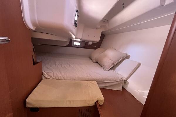 Second Wind 37ft Beneteau Yacht For Sale