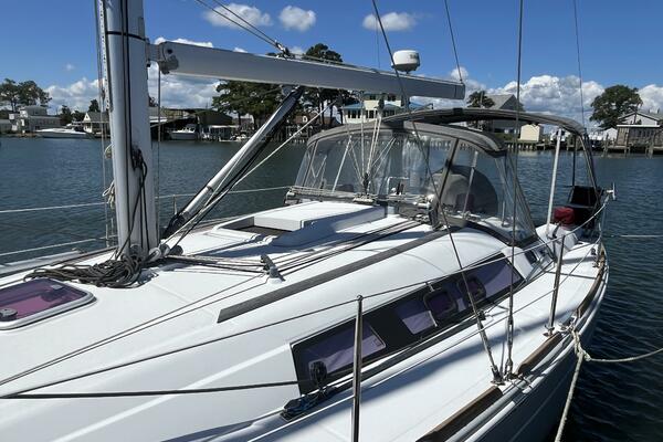 Second Wind 37ft Beneteau Yacht For Sale