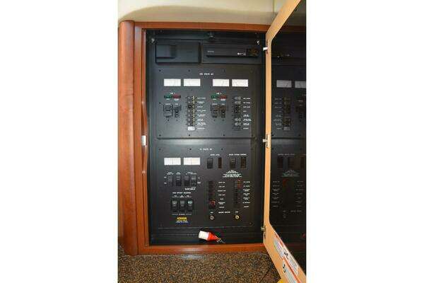 Sea Ray 44 Sundancer Yacht For Sale