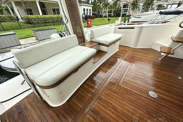 2014 Ferretti Yachts 53