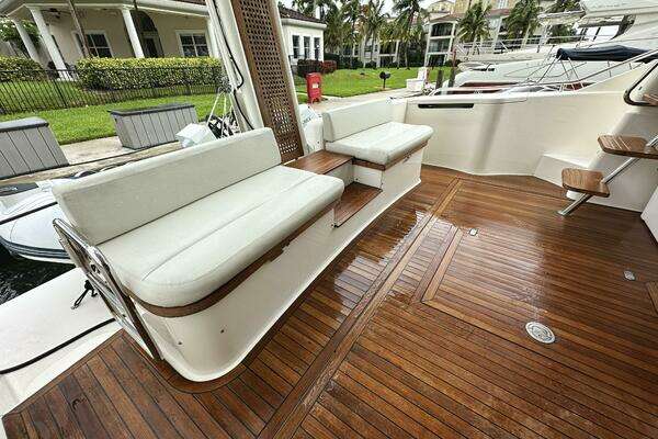 2014 Ferretti Yachts 53