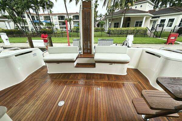 2014 Ferretti Yachts 53