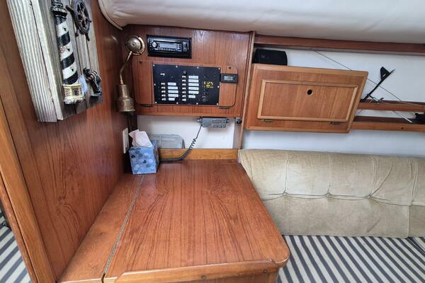Larose des Vents V 33ft Hunter Yacht For Sale