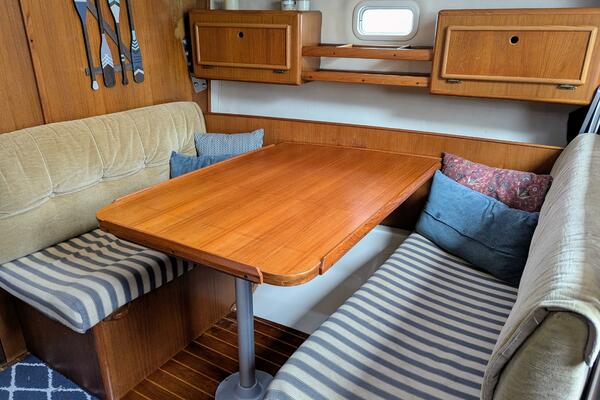 Larose des Vents V 33ft Hunter Yacht For Sale