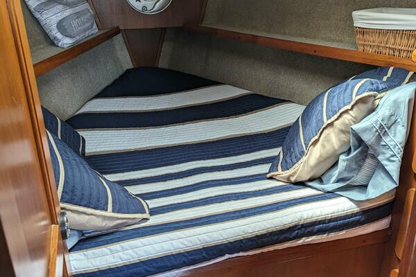 Larose des Vents V 33ft Hunter Yacht For Sale