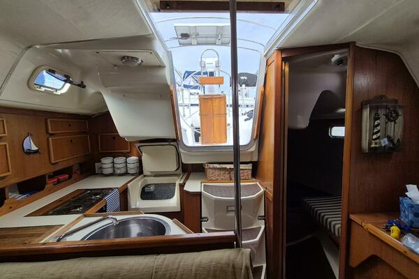 Larose des Vents V 33ft Hunter Yacht For Sale