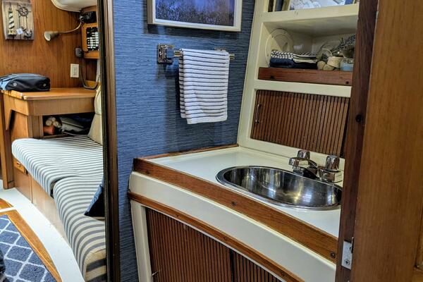 Larose des Vents V 33ft Hunter Yacht For Sale