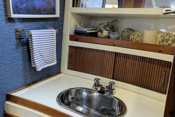 Larose des Vents V 33ft Hunter Yacht For Sale