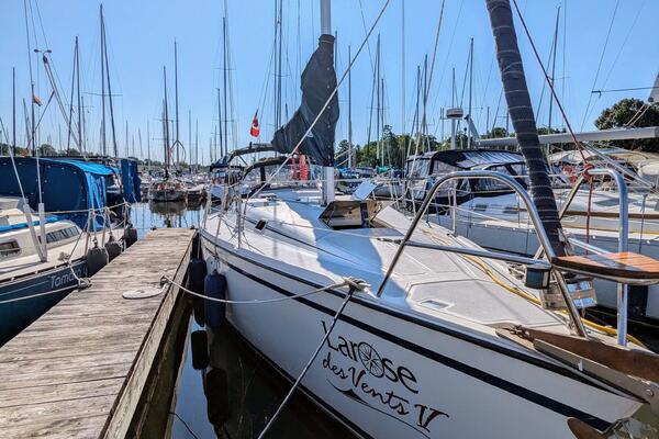 Larose des Vents V 33ft Hunter Yacht For Sale