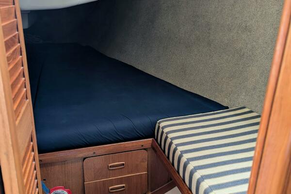 Larose des Vents V 33ft Hunter Yacht For Sale