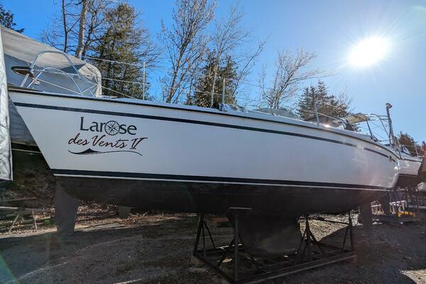 Larose des Vents V 33ft Hunter Yacht For Sale