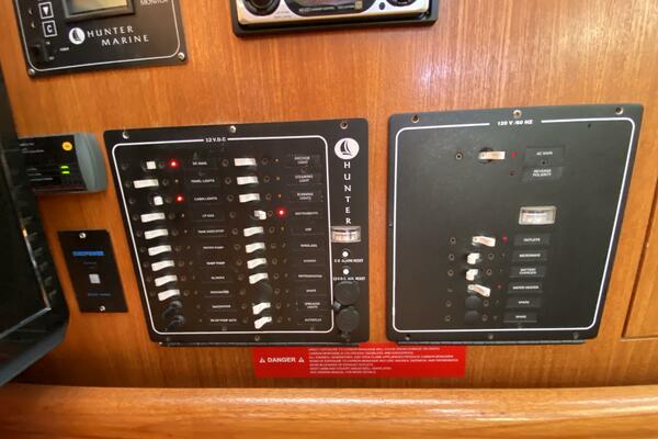 Monarch 35ft Hunter Yacht For Sale