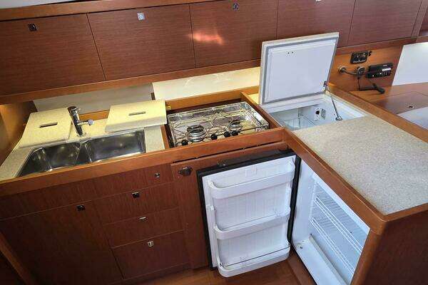 Photo of the 2014 Beneteau Oceanis 41 "Blue Jay"