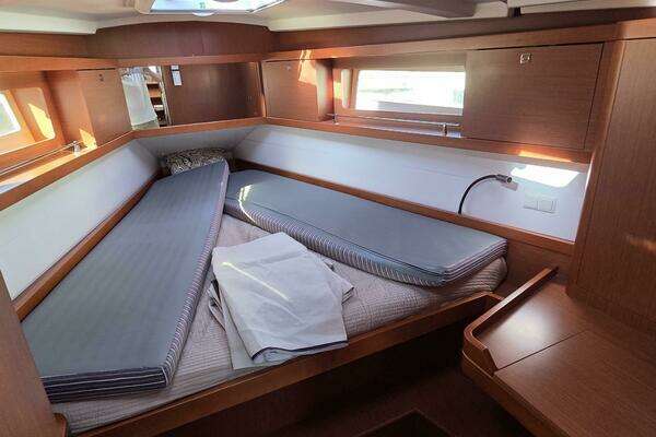 Photo of the 2014 Beneteau Oceanis 41 "Blue Jay"