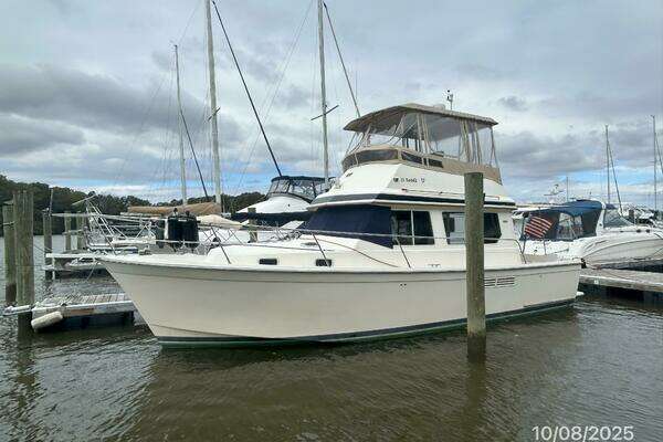 Photo of the 1994 Sabreline Sedan Flybridge "Danu"