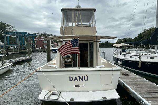 Photo of the 1994 Sabreline Sedan Flybridge "Danu"