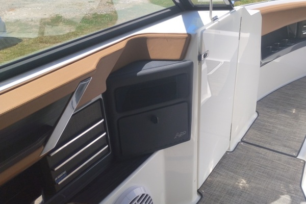 29ft Cobalt Yacht For Sale