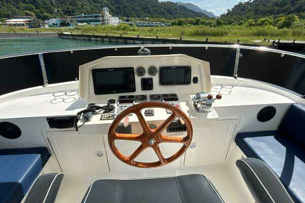 Explorer Motor Yachts 40 Sedan Yacht For Sale