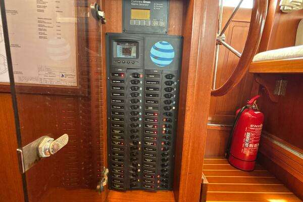 Explorer Motor Yachts 40 Sedan Yacht For Sale