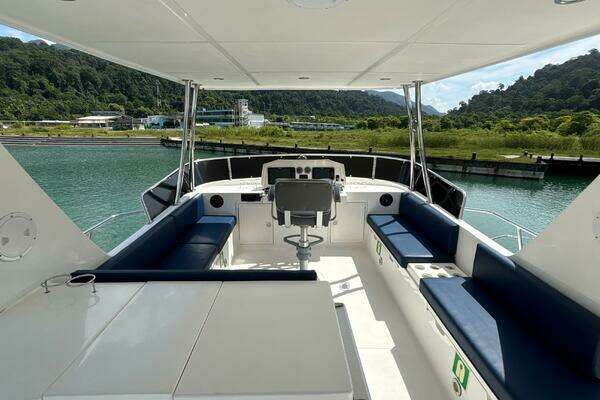 Explorer Motor Yachts 40 Sedan Yacht For Sale
