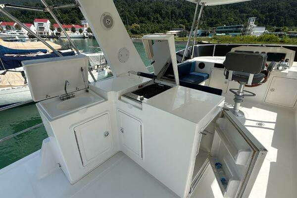 Explorer Motor Yachts 40 Sedan Yacht For Sale