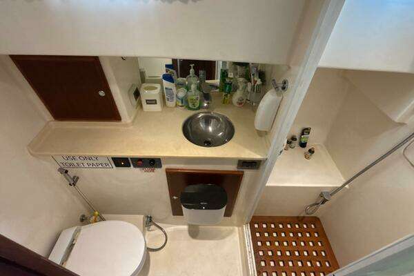 Explorer Motor Yachts 40 Sedan Yacht For Sale