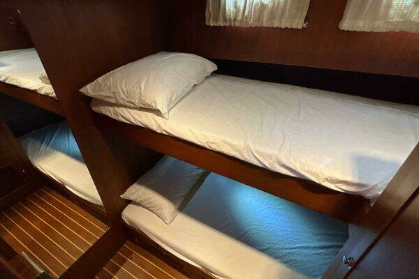 Explorer Motor Yachts 40 Sedan Yacht For Sale