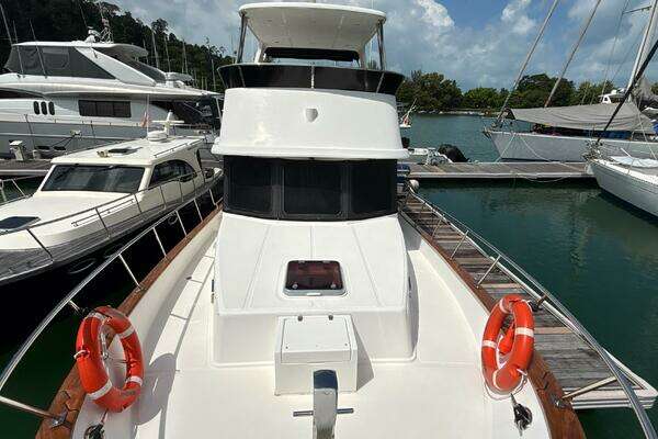 Explorer Motor Yachts 40 Sedan Yacht For Sale