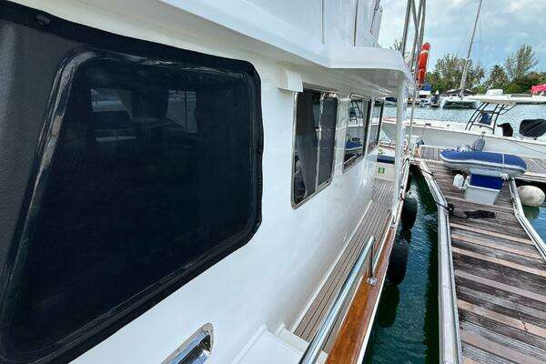 Explorer Motor Yachts 40 Sedan Yacht For Sale