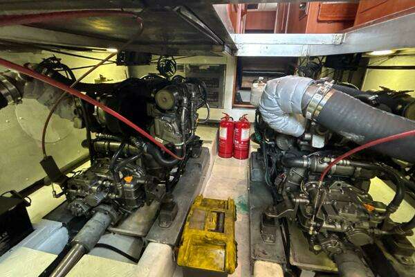 Explorer Motor Yachts 40 Sedan Yacht For Sale