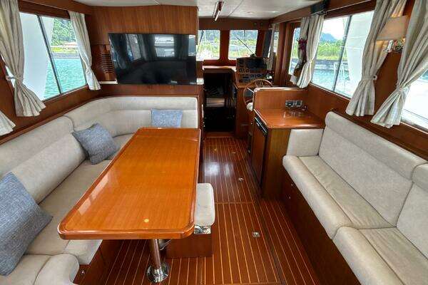 Explorer Motor Yachts 40 Sedan Yacht For Sale