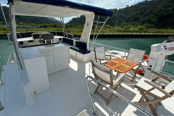 Explorer Motor Yachts 40 Sedan Yacht For Sale