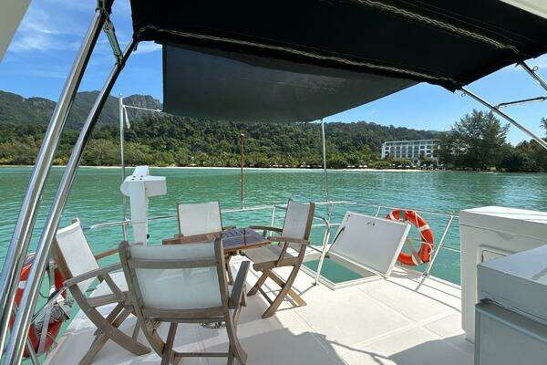 Explorer Motor Yachts 40 Sedan Yacht For Sale