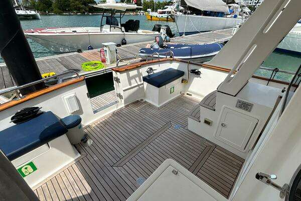Explorer Motor Yachts 40 Sedan Yacht For Sale