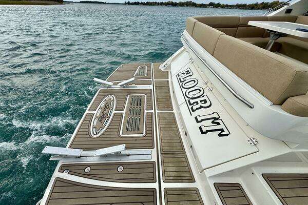 Sea Ray 510 Sundancer Yacht For Sale