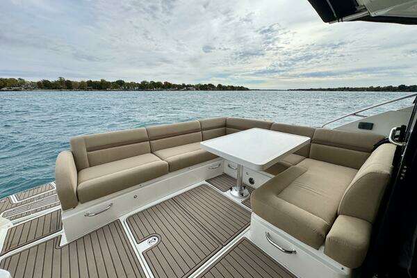 Sea Ray 510 Sundancer Yacht For Sale