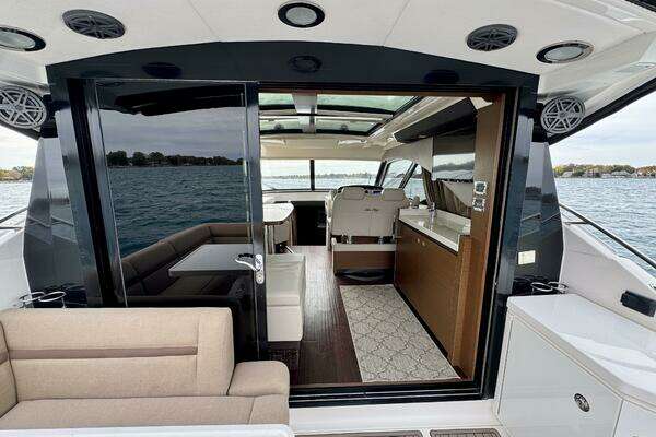 Sea Ray 510 Sundancer Yacht For Sale