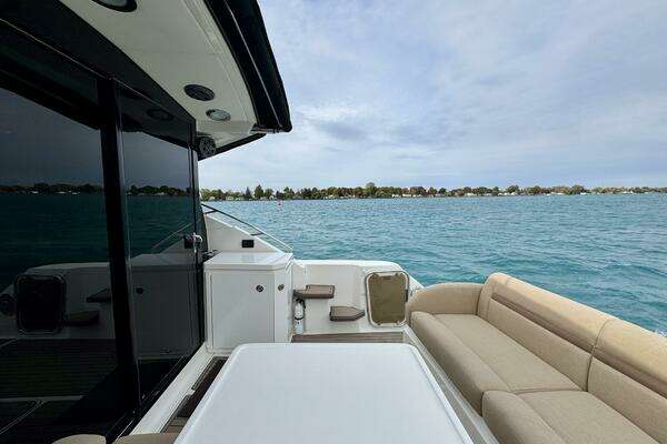 Sea Ray 510 Sundancer Yacht For Sale