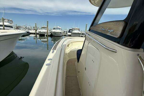 2019 Chris-Craft 30