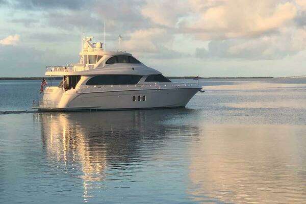 2009 Hatteras 72